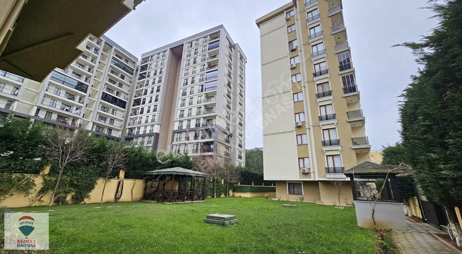 Çekmeköy /taşdelen Cadde Park Evlerinde Satılık 2+1 Daire