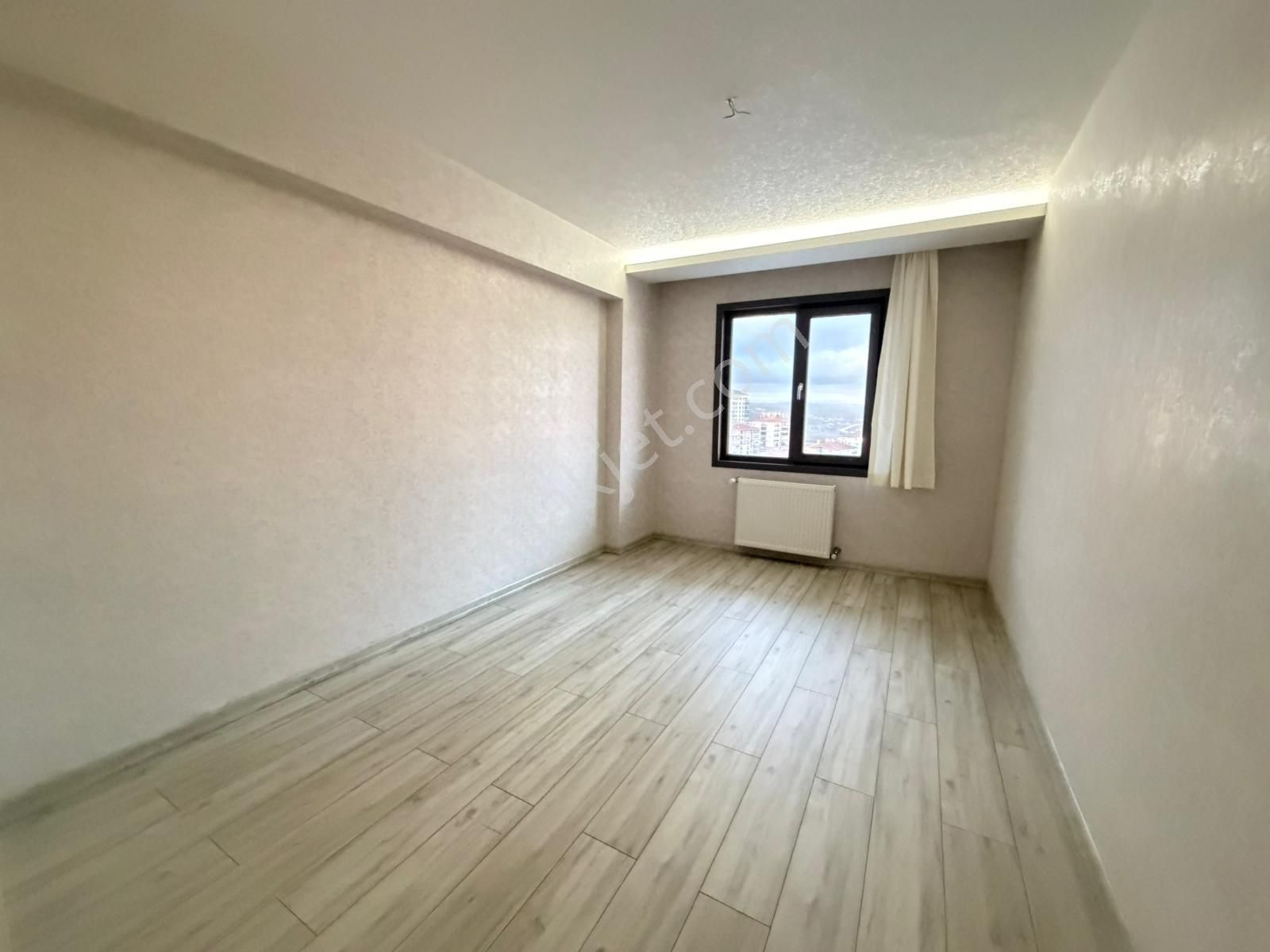 Pursaklar Mehmet Zengin Emlak'tan K. Otoparklı Çift Banyolu 15.kat 4+1 Ultra Lüks Sitede Daire - Görsel 19