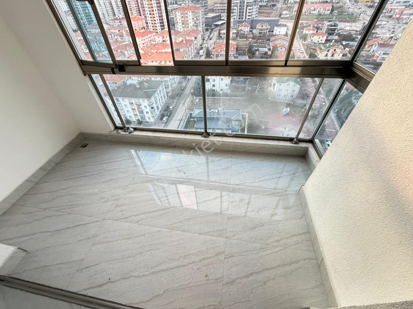 Pursaklar Mehmet Zengin Emlak'tan K. Otoparklı Çift Banyolu 15.kat 4+1 Ultra Lüks Sitede Daire - Görsel 28