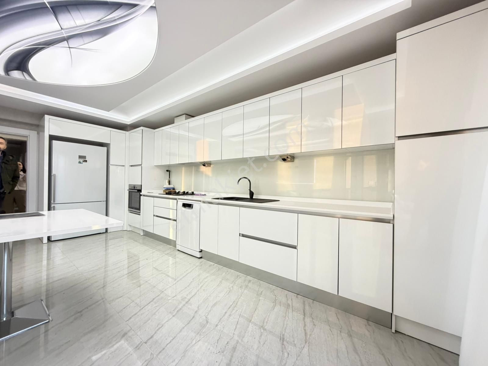 Pursaklar Mehmet Zengin Emlak'tan K. Otoparklı Çift Banyolu 15.kat 4+1 Ultra Lüks Sitede Daire - Görsel 7