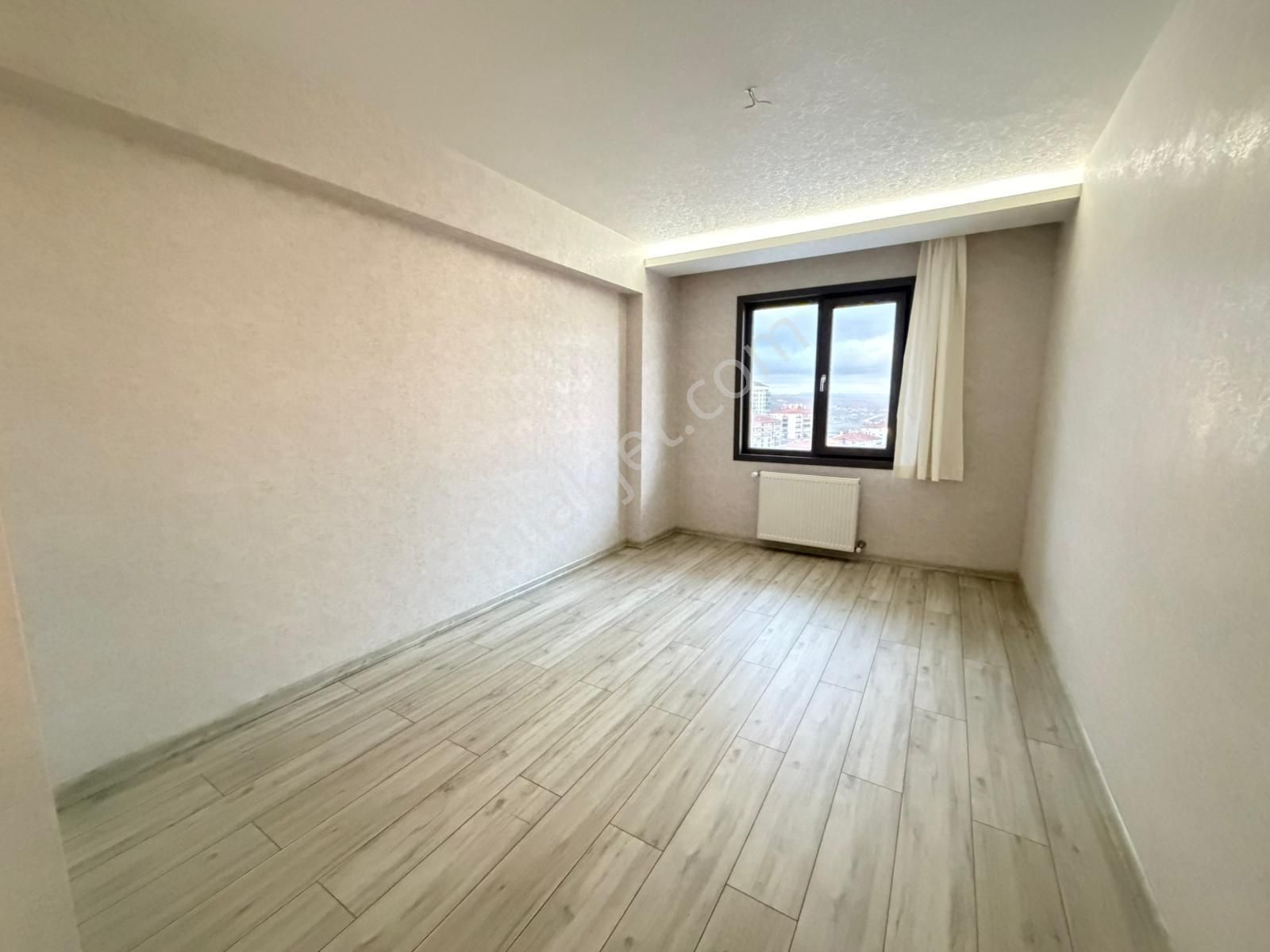 Pursaklar Mehmet Zengin Emlak'tan K. Otoparklı Çift Banyolu 15.kat 4+1 Ultra Lüks Sitede Daire - Görsel 20