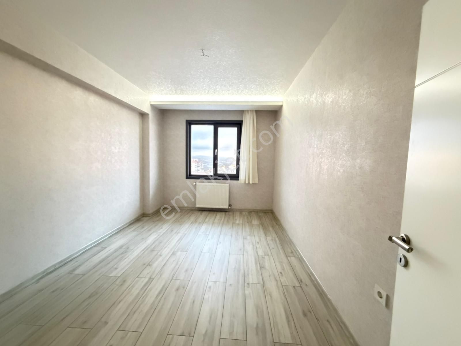 Pursaklar Mehmet Zengin Emlak'tan K. Otoparklı Çift Banyolu 15.kat 4+1 Ultra Lüks Sitede Daire - Görsel 22