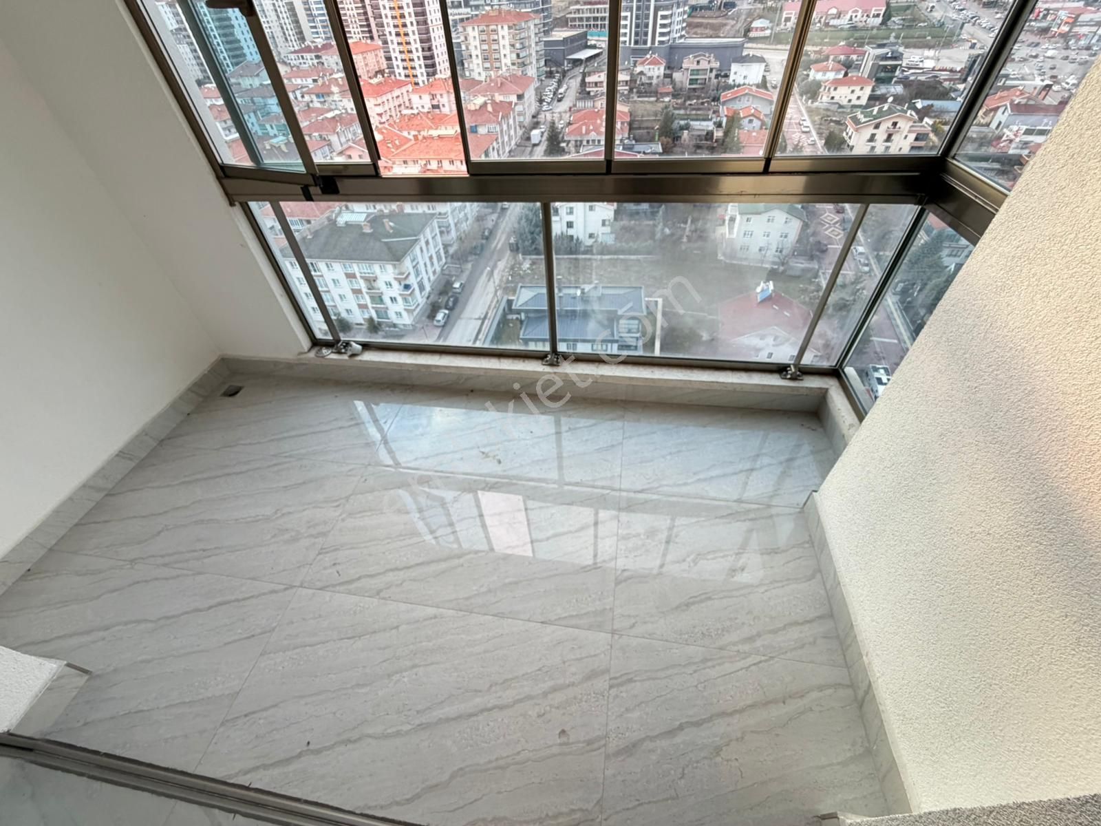 Pursaklar Mehmet Zengin Emlak'tan K. Otoparklı Çift Banyolu 15.kat 4+1 Ultra Lüks Sitede Daire - Görsel 27