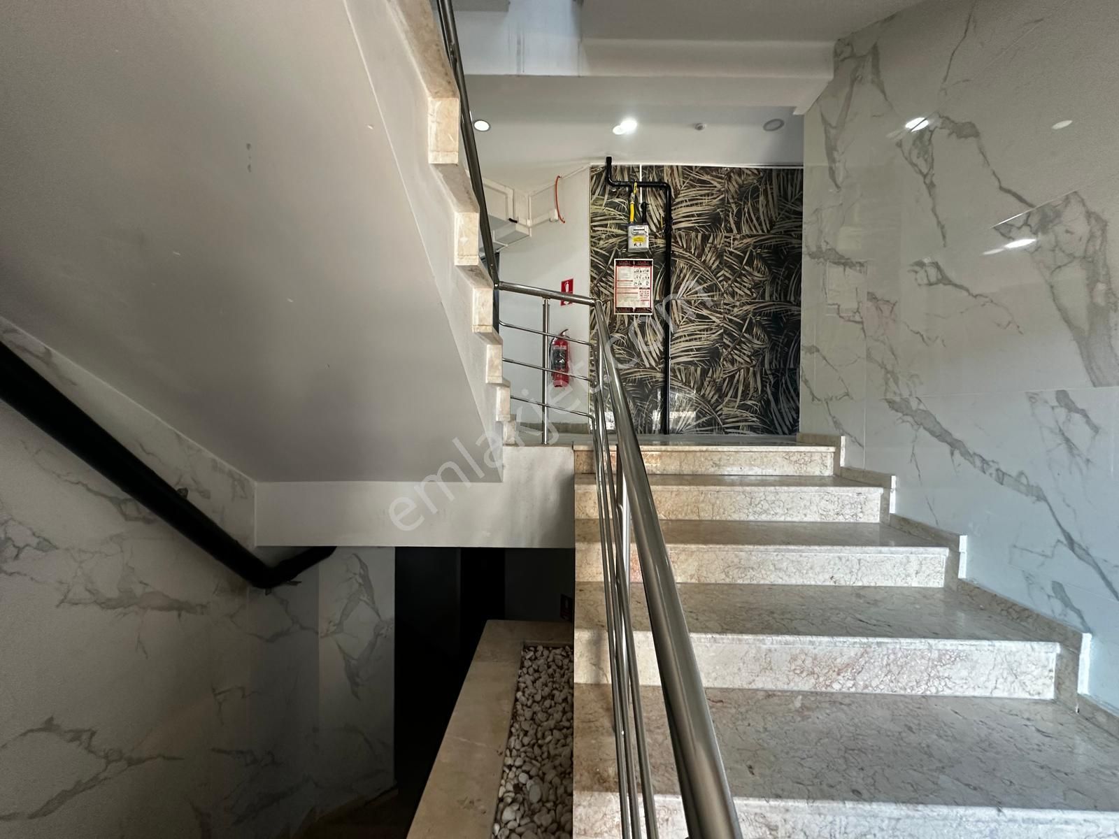 Kuşadası Kadınlar Denizi Bölgesi Plaja 5 Dakika Yürüme Mesafesinde Sıfır 1+1 - Görsel 16