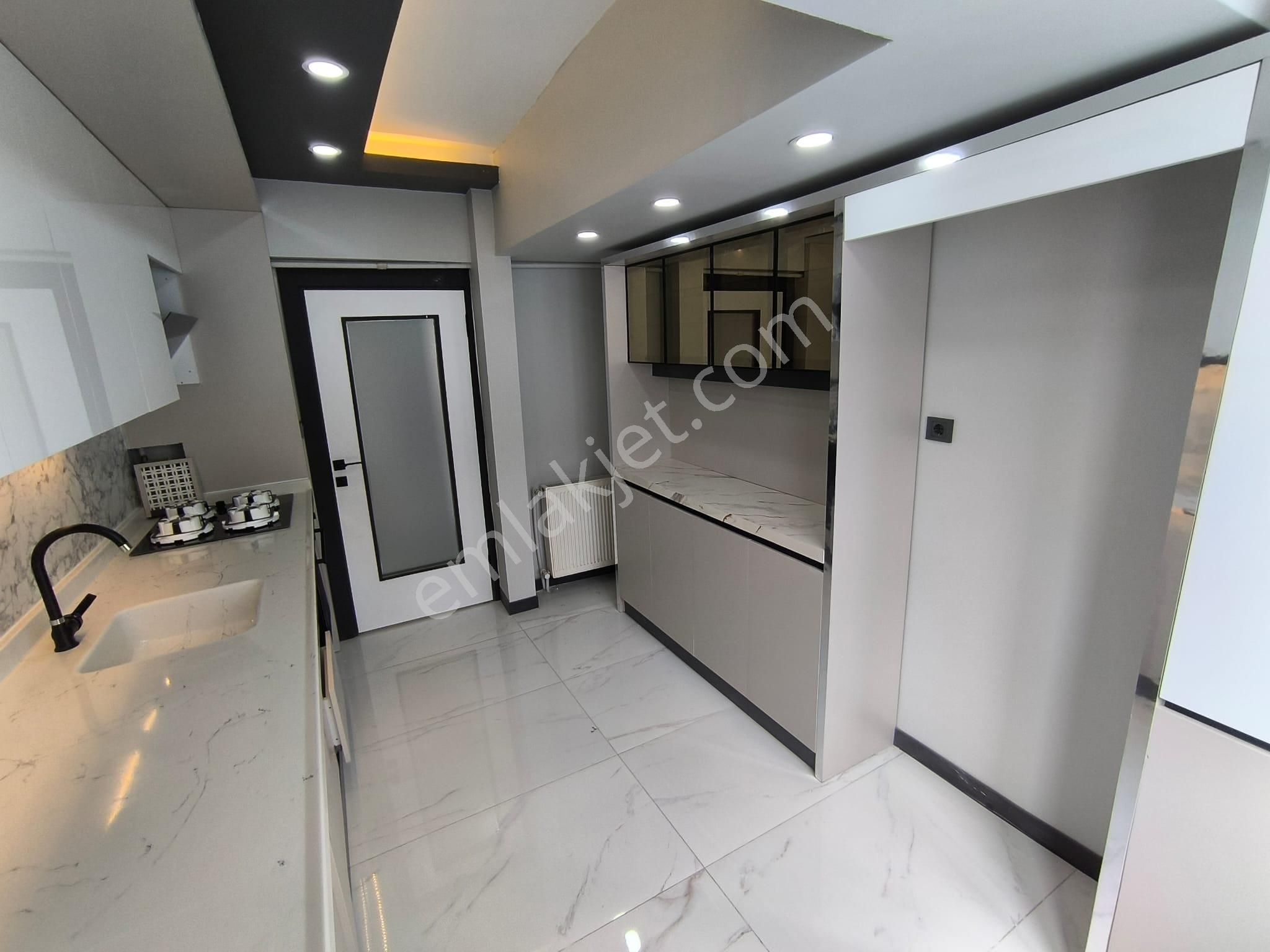 Akşemsettin'de Ultralüks Yapı 3+1 Cadde Üstü Satılık Daire - Görsel 2