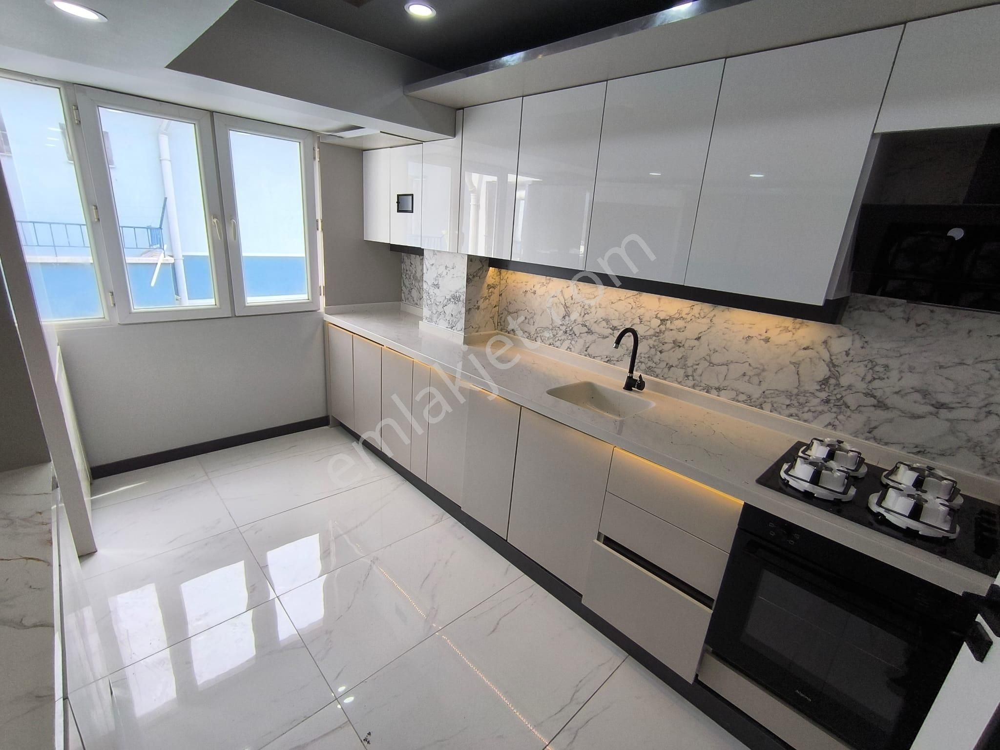 Akşemsettin'de Ultralüks Yapı 3+1 Cadde Üstü Satılık Daire - Görsel 3