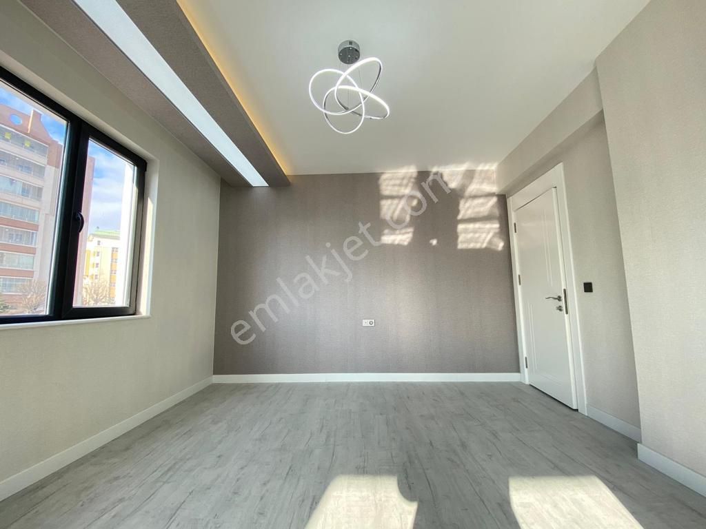 Pursaklar Mehmet Zengin Emlak'tan Kapalı Otoparklı Çift Banyolu 13.kat 4+1 Lüks Sitede Daire - Görsel 16