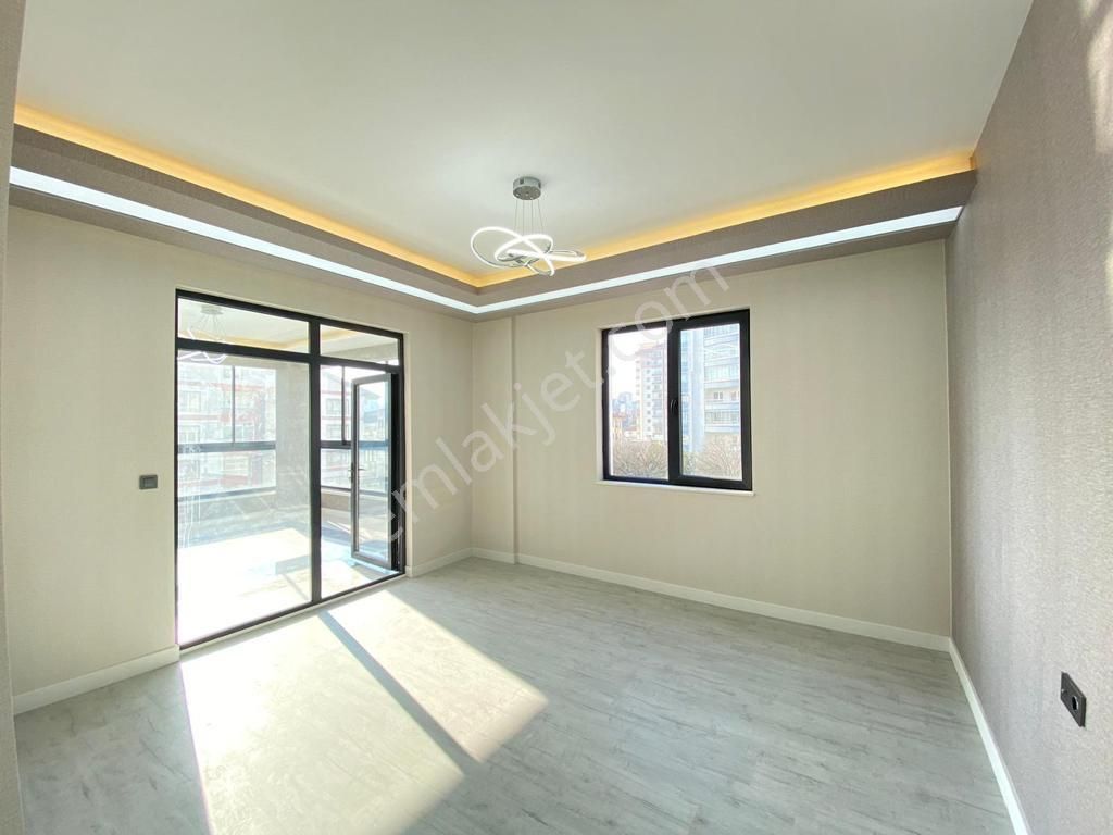 Pursaklar Mehmet Zengin Emlak'tan Kapalı Otoparklı Çift Banyolu 13.kat 4+1 Lüks Sitede Daire - Görsel 8