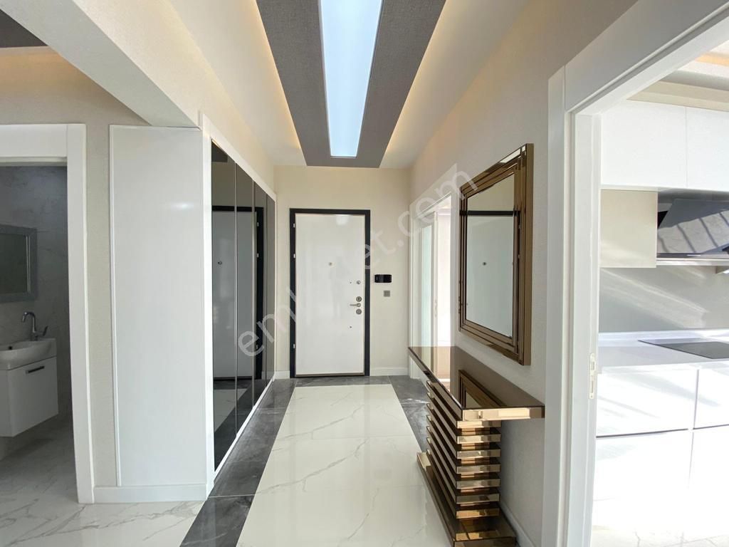 Pursaklar Mehmet Zengin Emlak'tan Kapalı Otoparklı Çift Banyolu 13.kat 4+1 Lüks Sitede Daire - Görsel 23