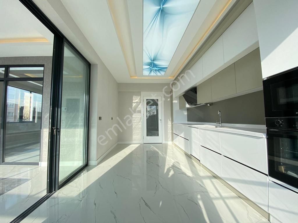 Pursaklar Mehmet Zengin Emlak'tan Kapalı Otoparklı Çift Banyolu 13.kat 4+1 Lüks Sitede Daire - Görsel 4