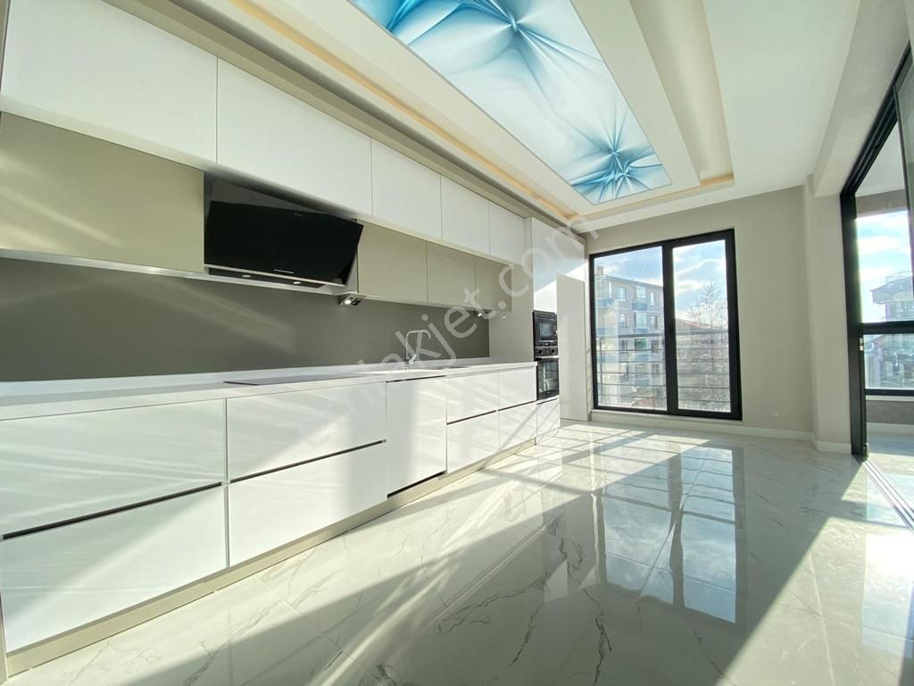 Pursaklar Mehmet Zengin Emlak'tan Kapalı Otoparklı Çift Banyolu 13.kat 4+1 Lüks Sitede Daire