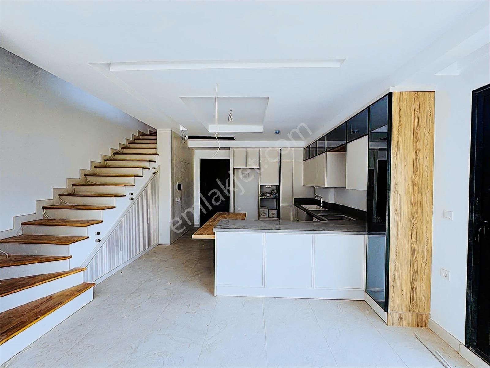 Kuşadası Davutlar'da Müstakil Havuzlu Satılık 3+1 Villa - Görsel 4