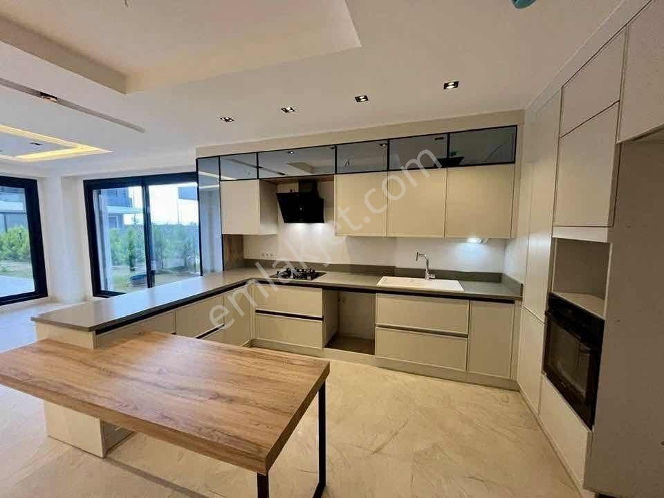 Kuşadası Davutlar'da Müstakil Havuzlu Satılık 3+1 Villa - Görsel 20