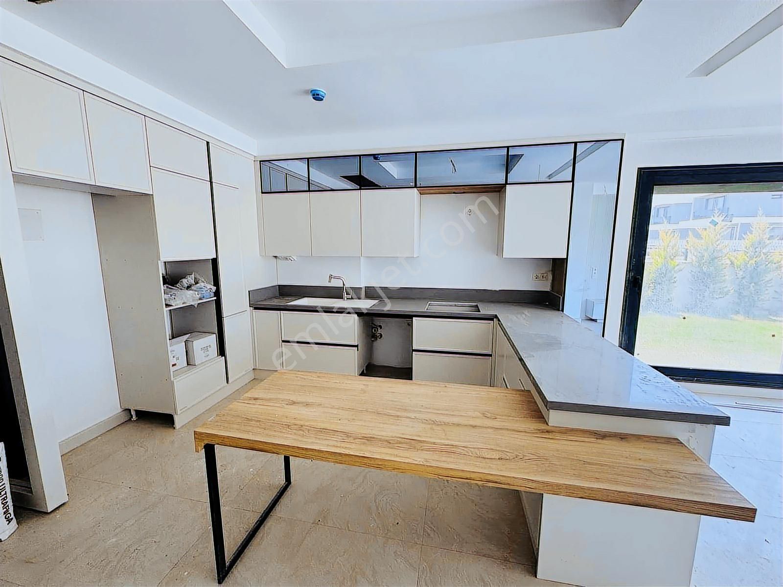 Kuşadası Davutlar'da Müstakil Havuzlu Satılık 3+1 Villa - Görsel 13