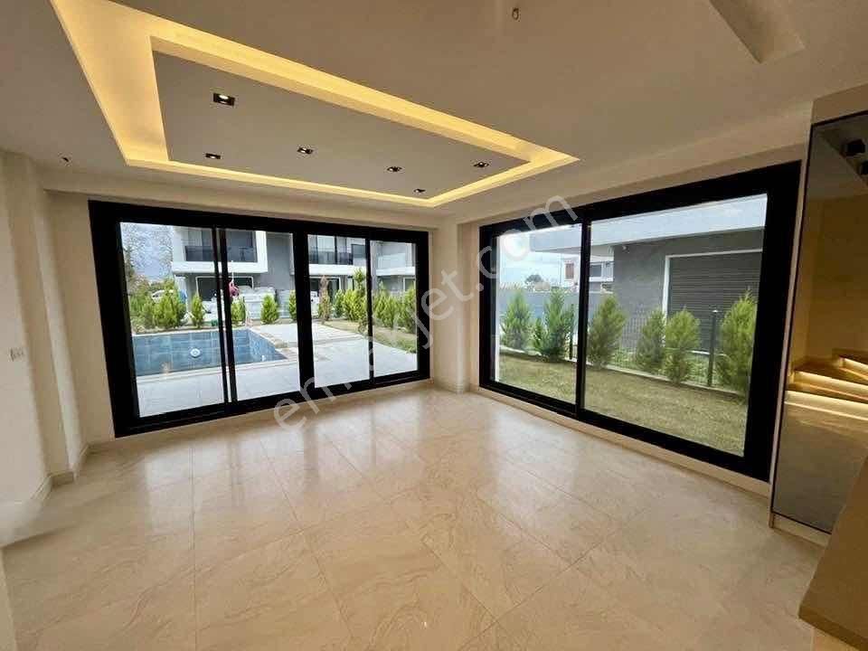 Kuşadası Davutlar'da Müstakil Havuzlu Satılık 3+1 Villa - Görsel 21