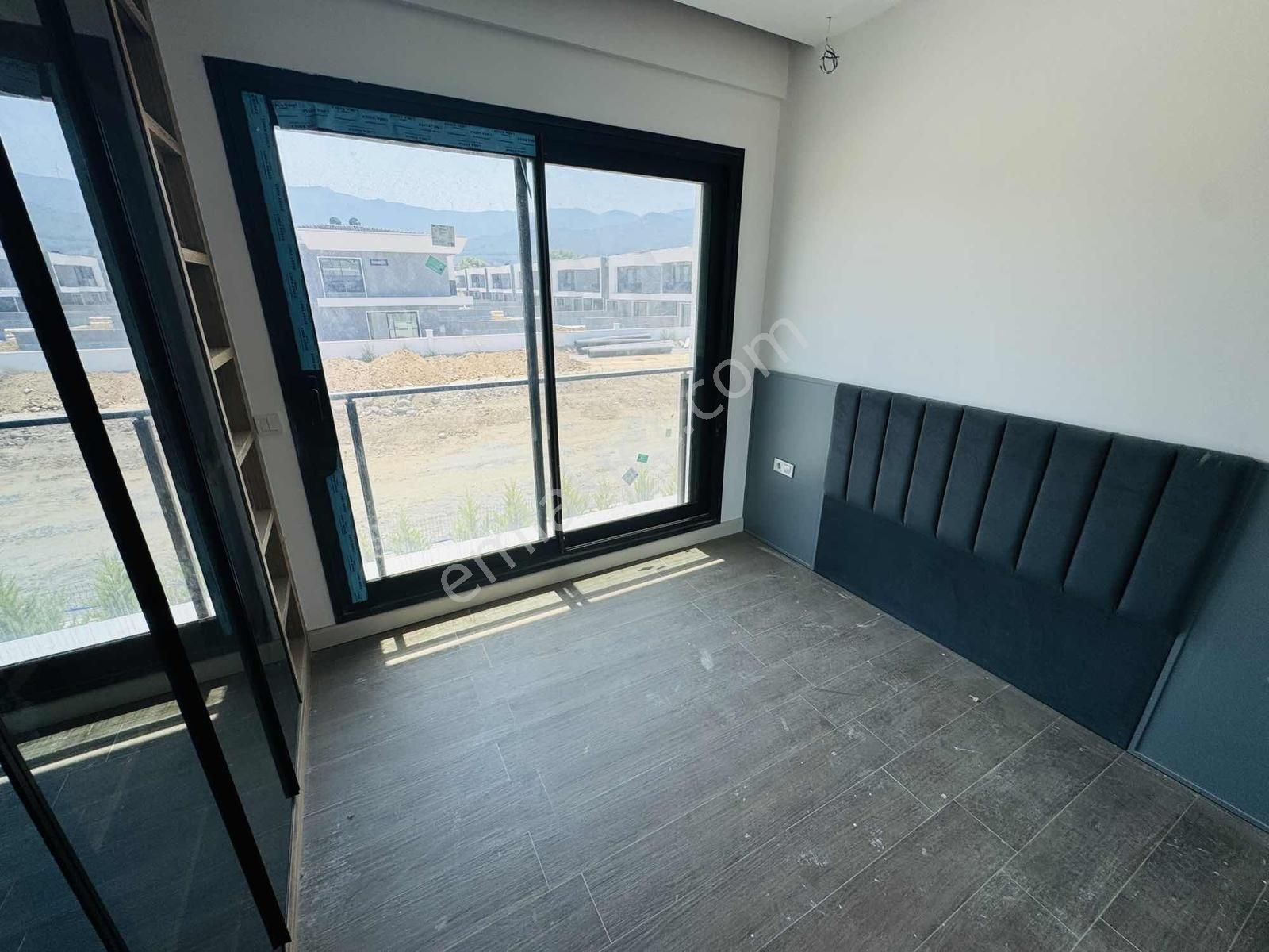 Kuşadası Davutlar'da Müstakil Havuzlu Satılık 3+1 Villa - Görsel 35