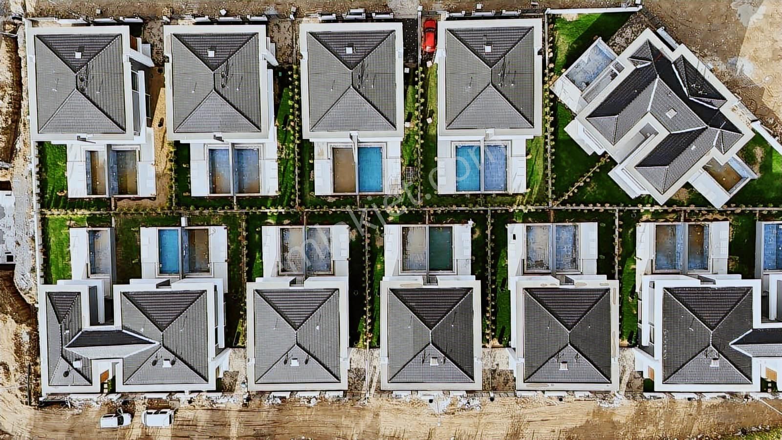 Kuşadası Davutlar'da Müstakil Havuzlu Satılık 3+1 Villa - Görsel 11