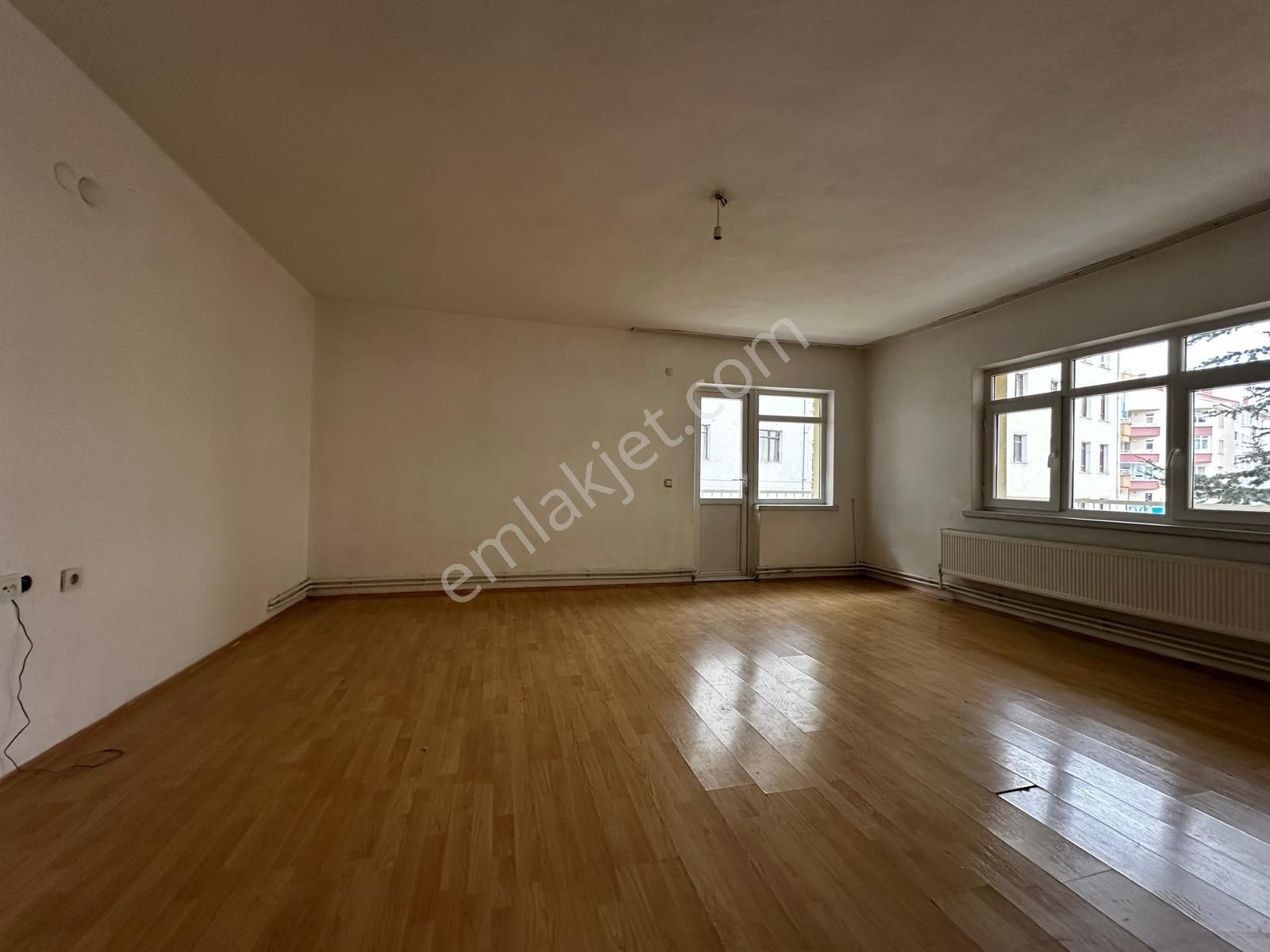 Pursaklar Mehmet Zengin Emlak'tan Fatih Mah. Çarşı İçinde 1.kat 3+1 Daire - Görsel 7