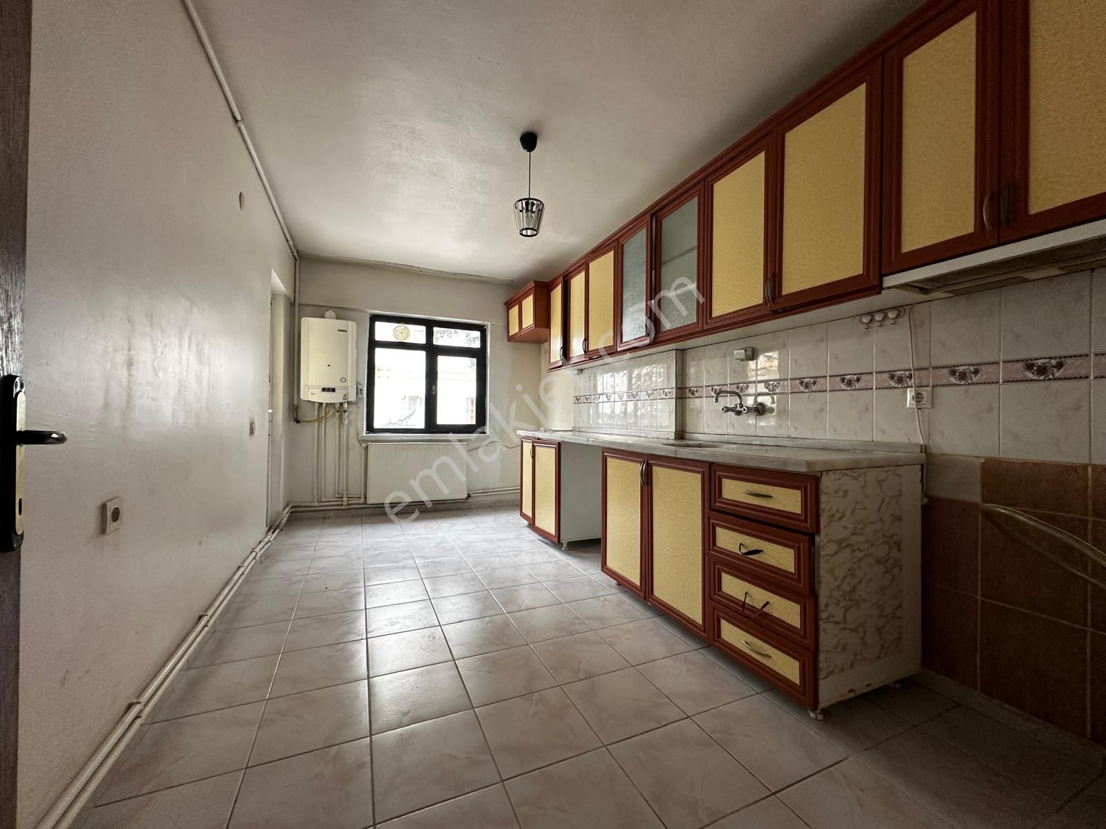 Pursaklar Mehmet Zengin Emlak'tan Fatih Mah. Çarşı İçinde 1.kat 3+1 Daire