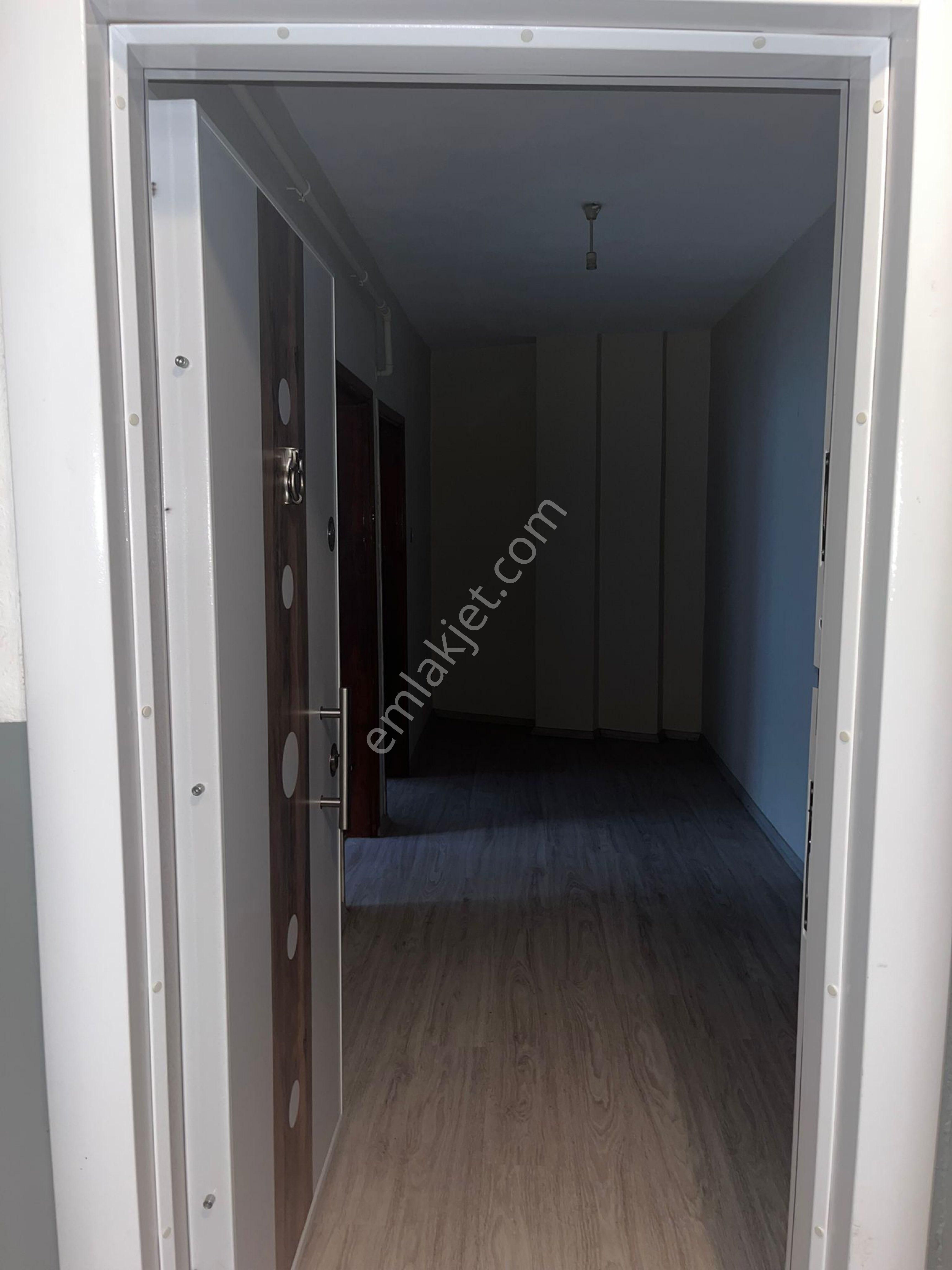 Sahibinden 1+1 Cadde Üzerinde