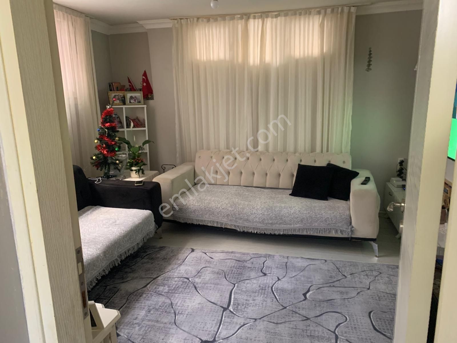 Üçyol Meydan Ve Metro Duraklarına Çok Yakın 2+1 Bakımlı Doğalgazlı