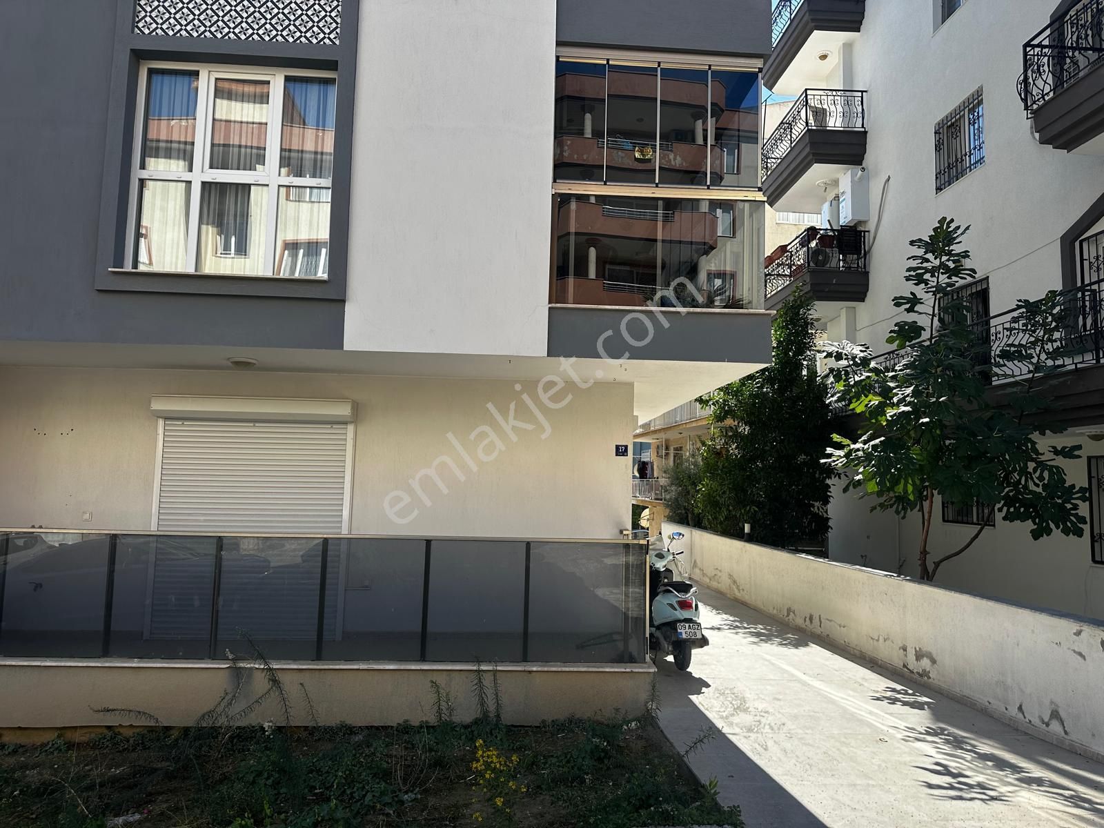 Kuşadası Merkezde Yüksek Giriş 2+1 Eşyalı