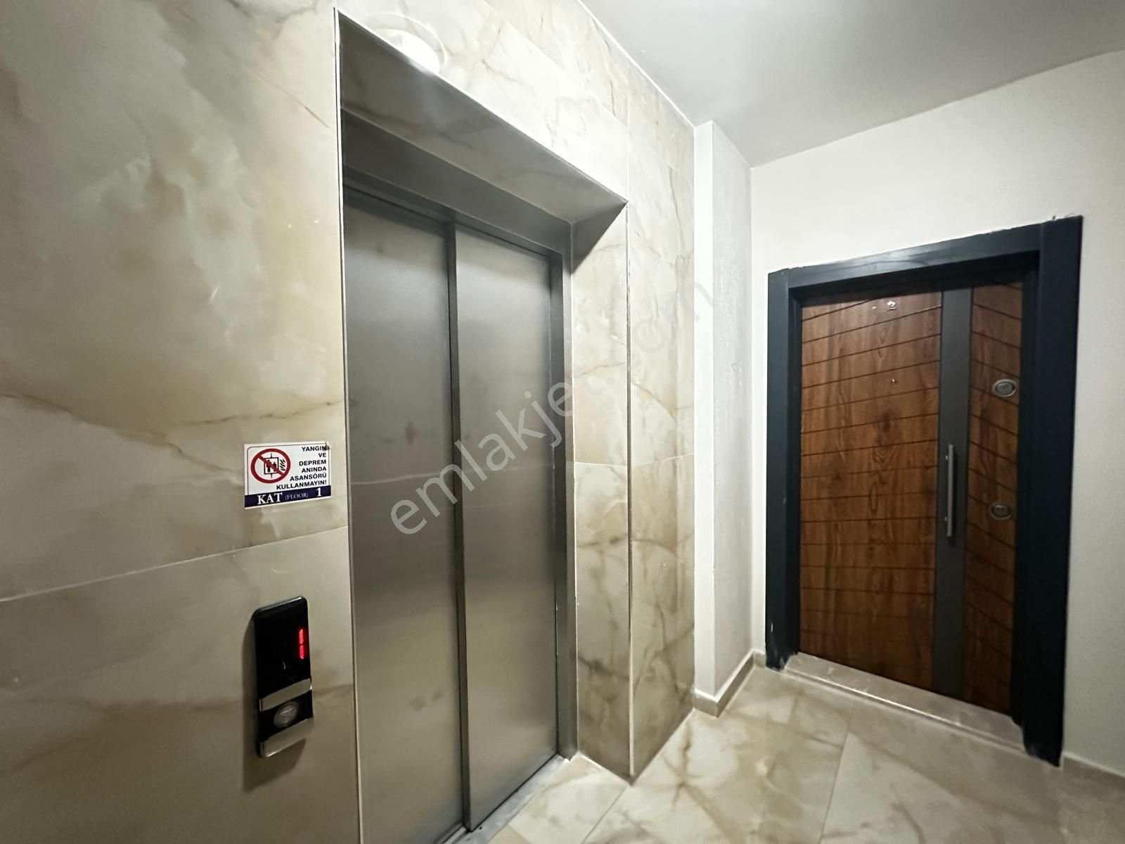 Kuşadası Merkezde Yüksek Giriş 2+1 Eşyalı - Görsel 14