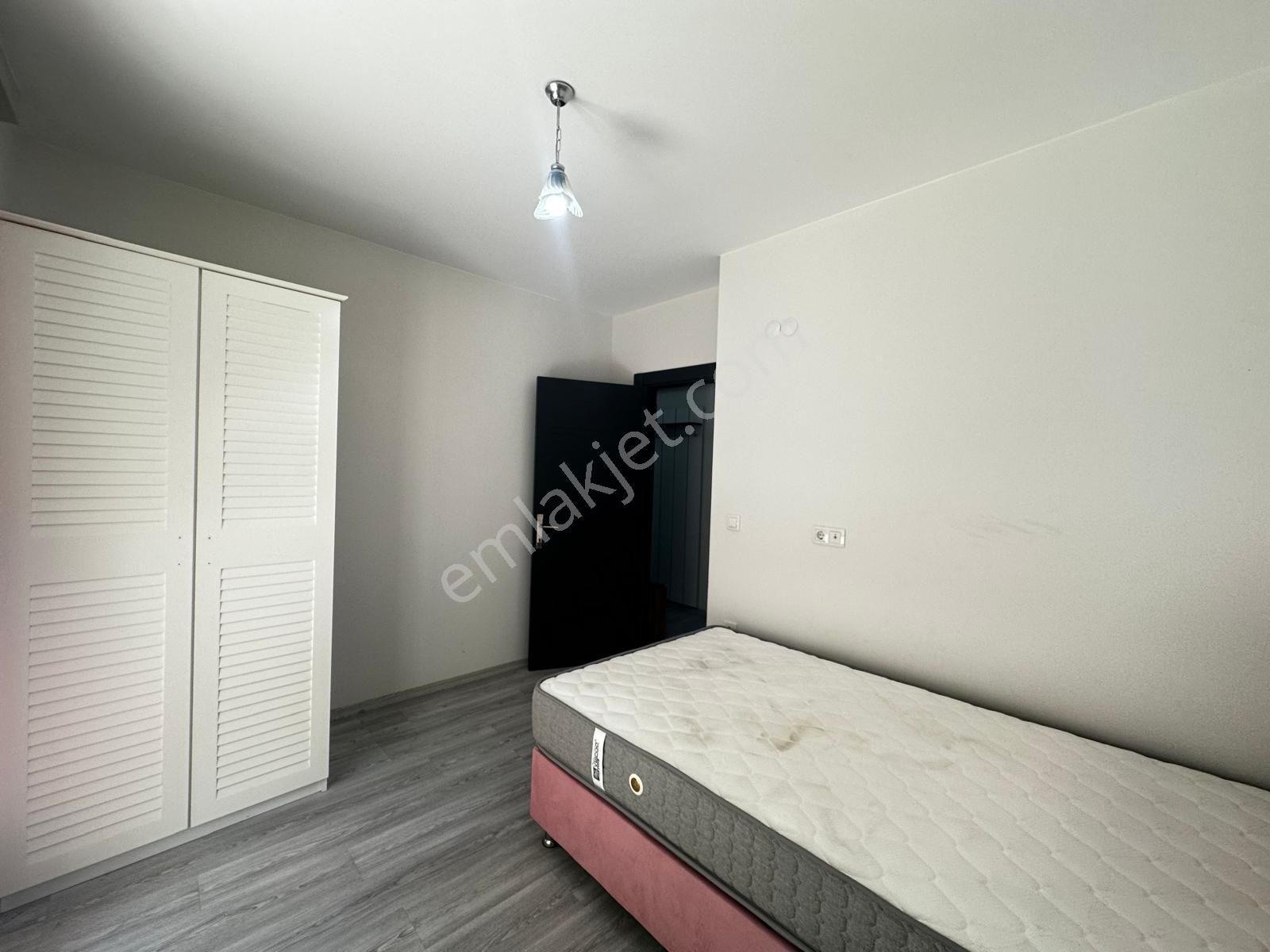 Kuşadası Merkezde Yüksek Giriş 2+1 Eşyalı - Görsel 12