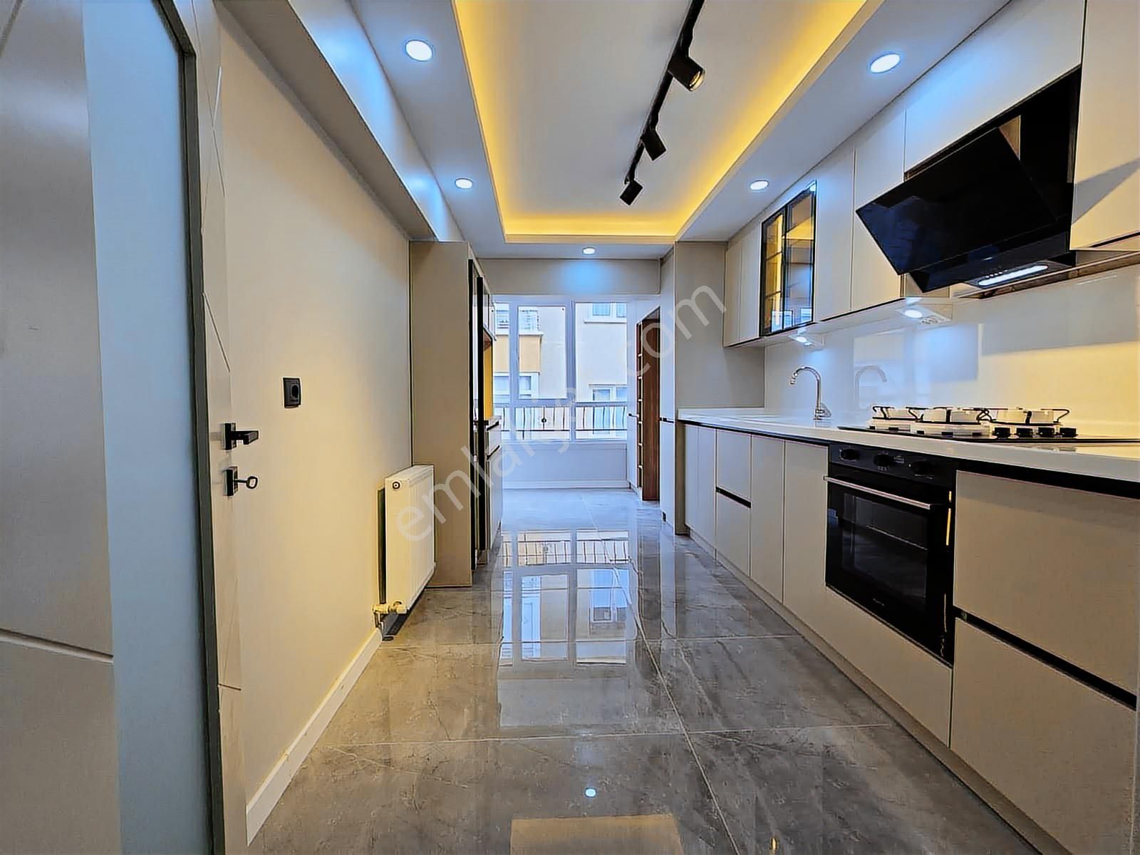 İstasyon Mah Satılık 3+1 Kat Ta Lüks Yapılı Geniş Daire