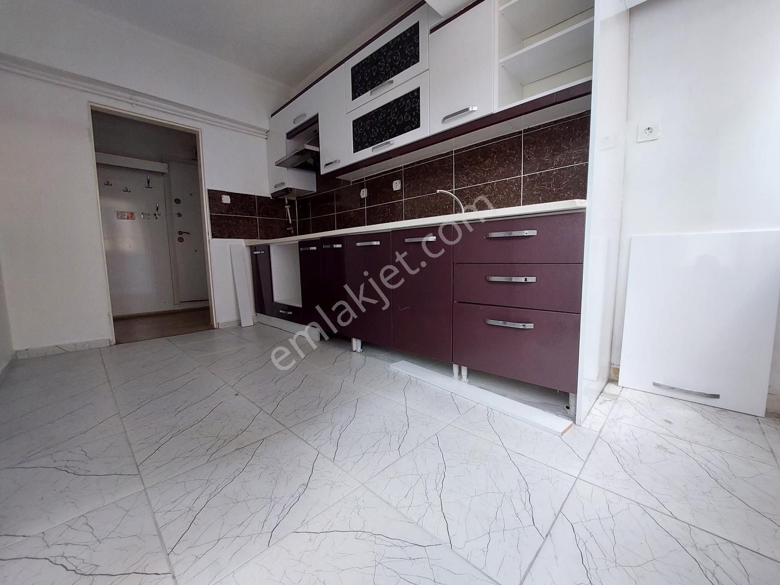 30 Ağustos Mah De Satılık 2+1 Yüksek Giriş Geniş Ön Cephe Daire - Görsel 3