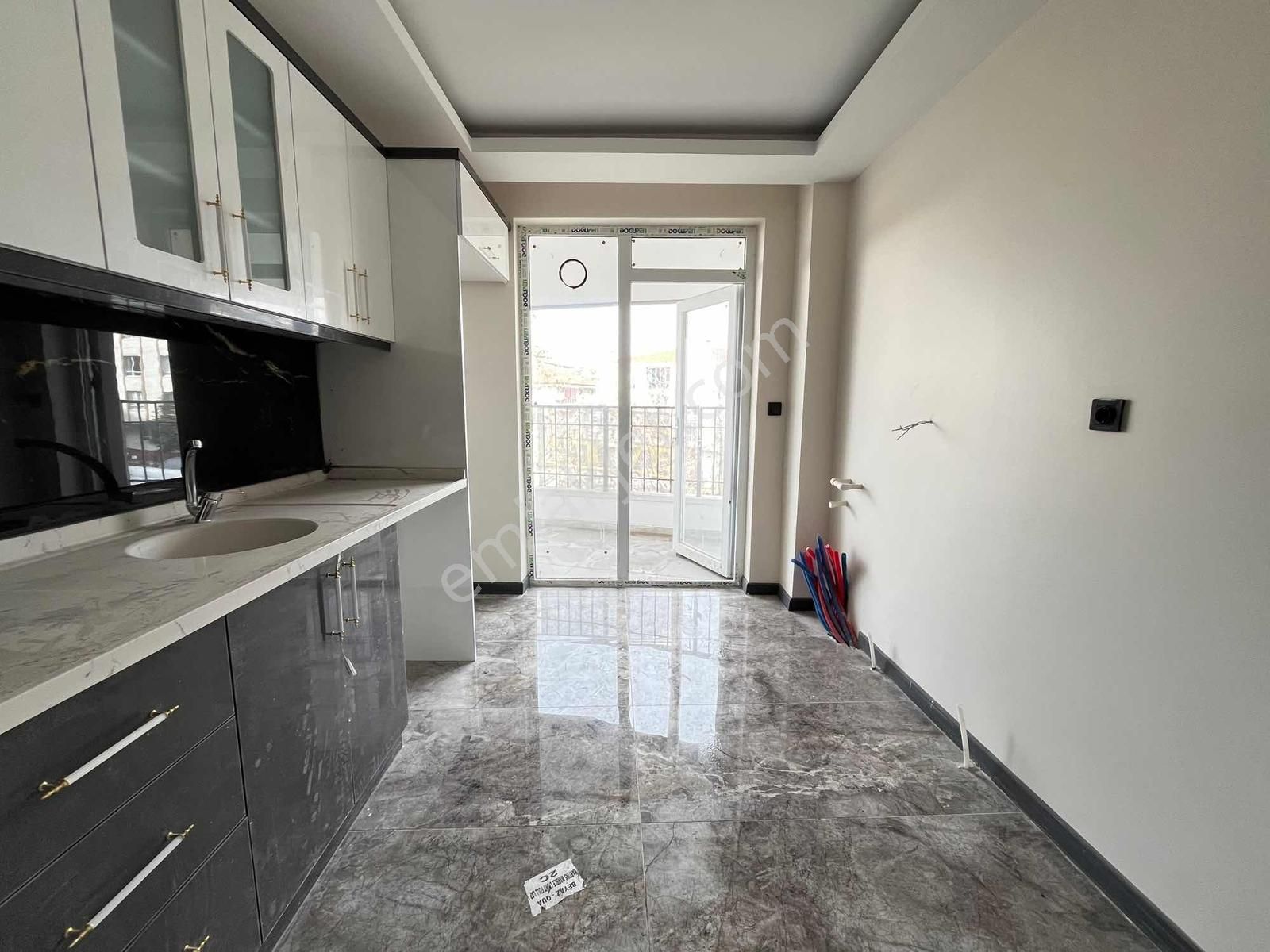 Özmar Market Yakını 3+1 110 M2 3.katta Güney Cephe Fırsat Daire - Görsel 4