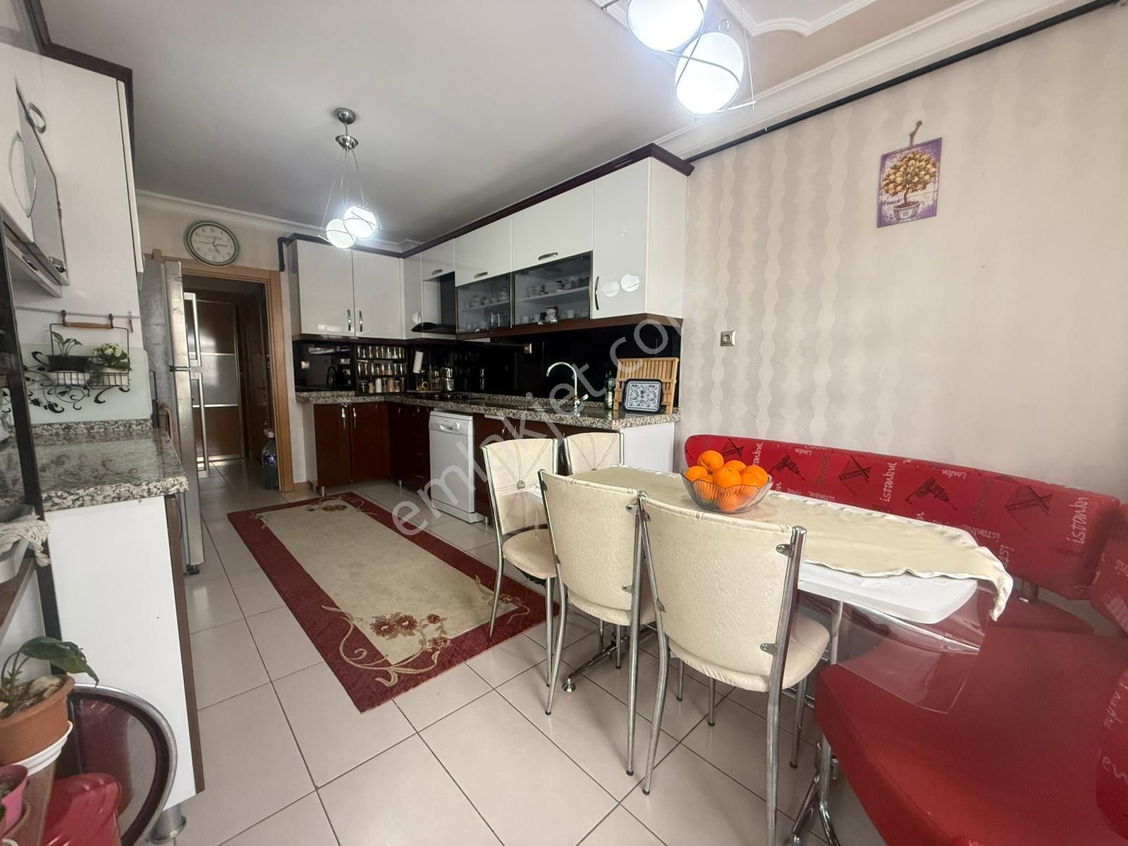 Pursaklar Mehmet Zengin Emlak'tan Otoparklı Çift Banyolu 1.kat 3+1 Lüks Sitede Daire - Görsel 3