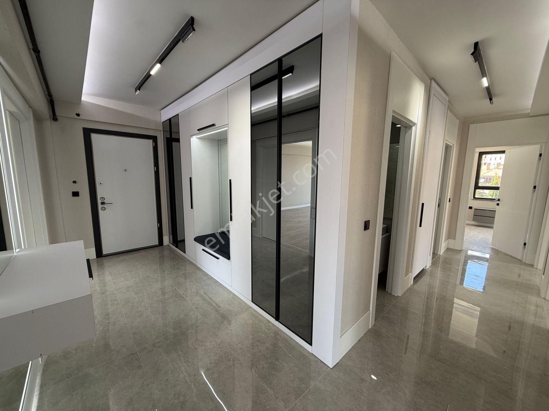 Pursaklar Mehmet Zengin Emlak'tan Teras Balkonlu Çift Banyolu 7.kat 4+1 Ultra Lüks Sitede - Görsel 29