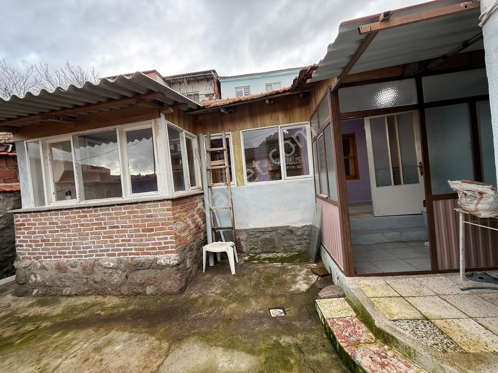 *fırsat* Bergama Ulucami Mah Ful Tadilatlı Satılık Müstakil Ev