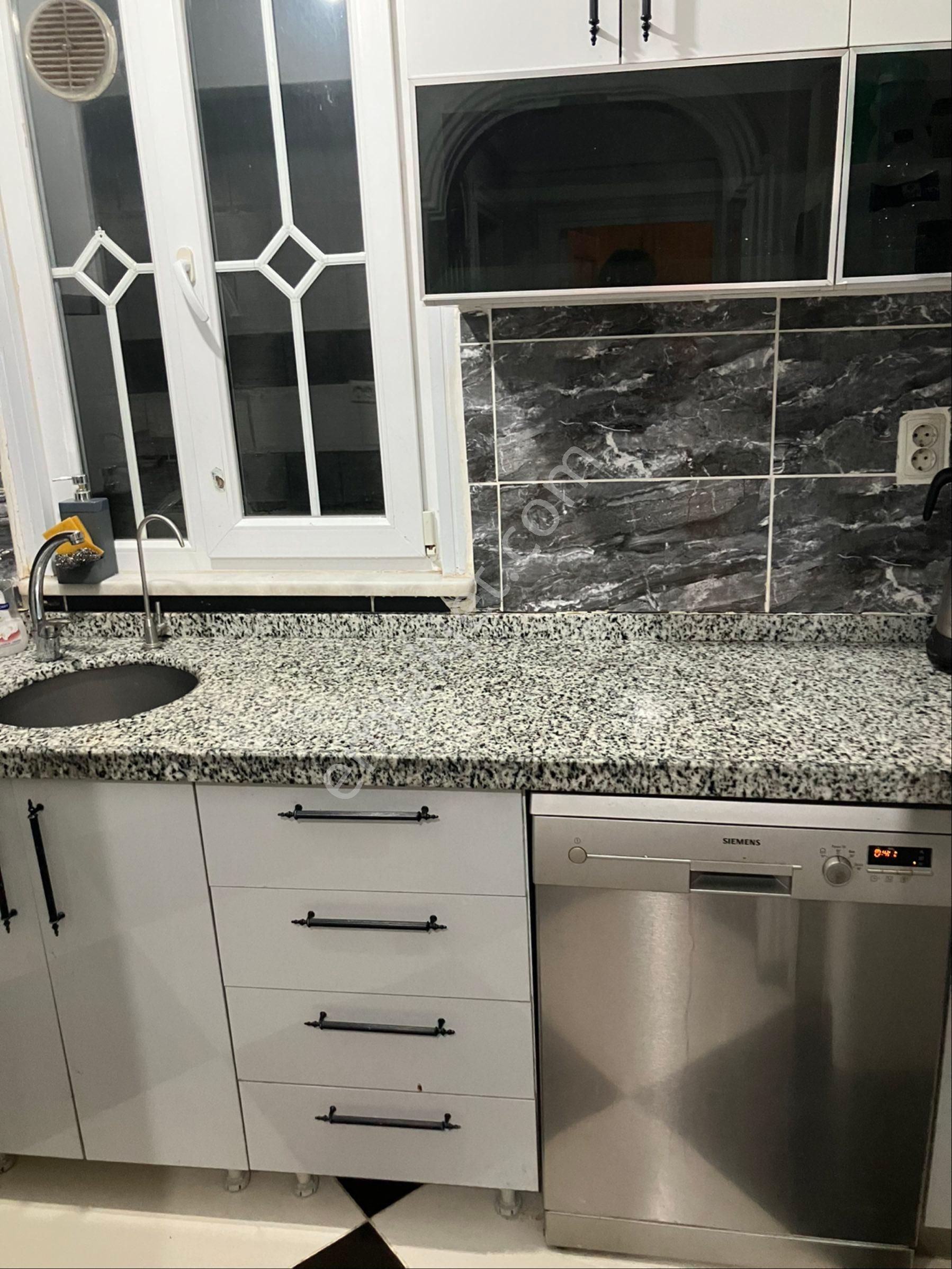 Sahibinden 3+1 Kismi Eşyalı Metro Metrobüse 10-12 Dakiaka - Görsel 4