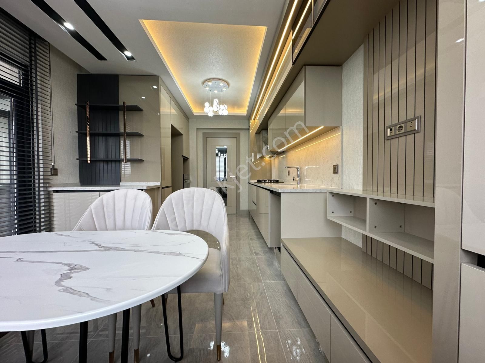 Pursaklar Mehmet Zengin Emlak'tan Kapalı Otoparklı Sitede 9. Kat 4+1 Ultra Lüks Hastane Yakını - Görsel 4