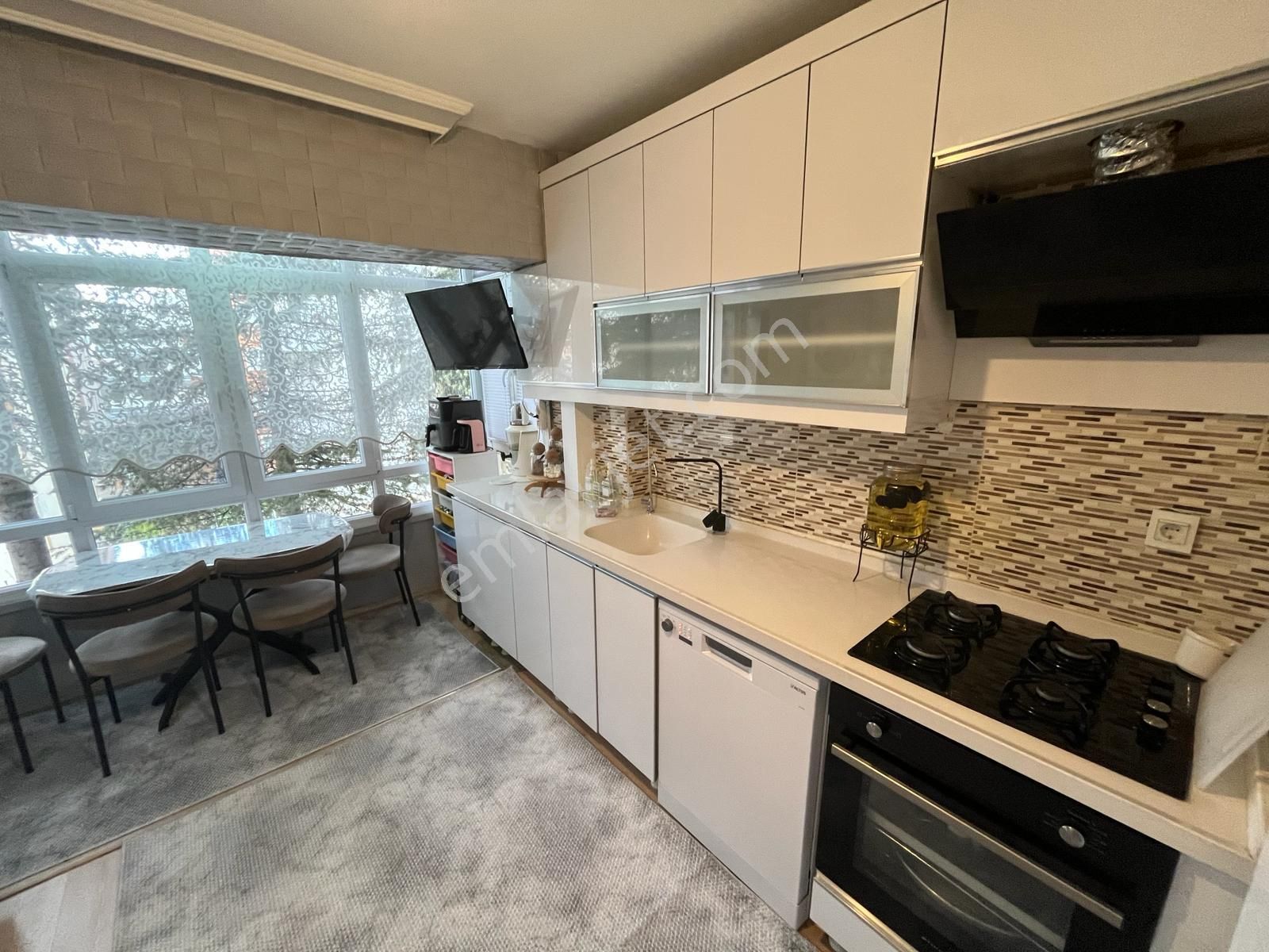 Sincan Selçuklu Mah'de 3+1 Bağımsız Full Yapılı 1.ara Kat Ön Cephe Satılık Daire