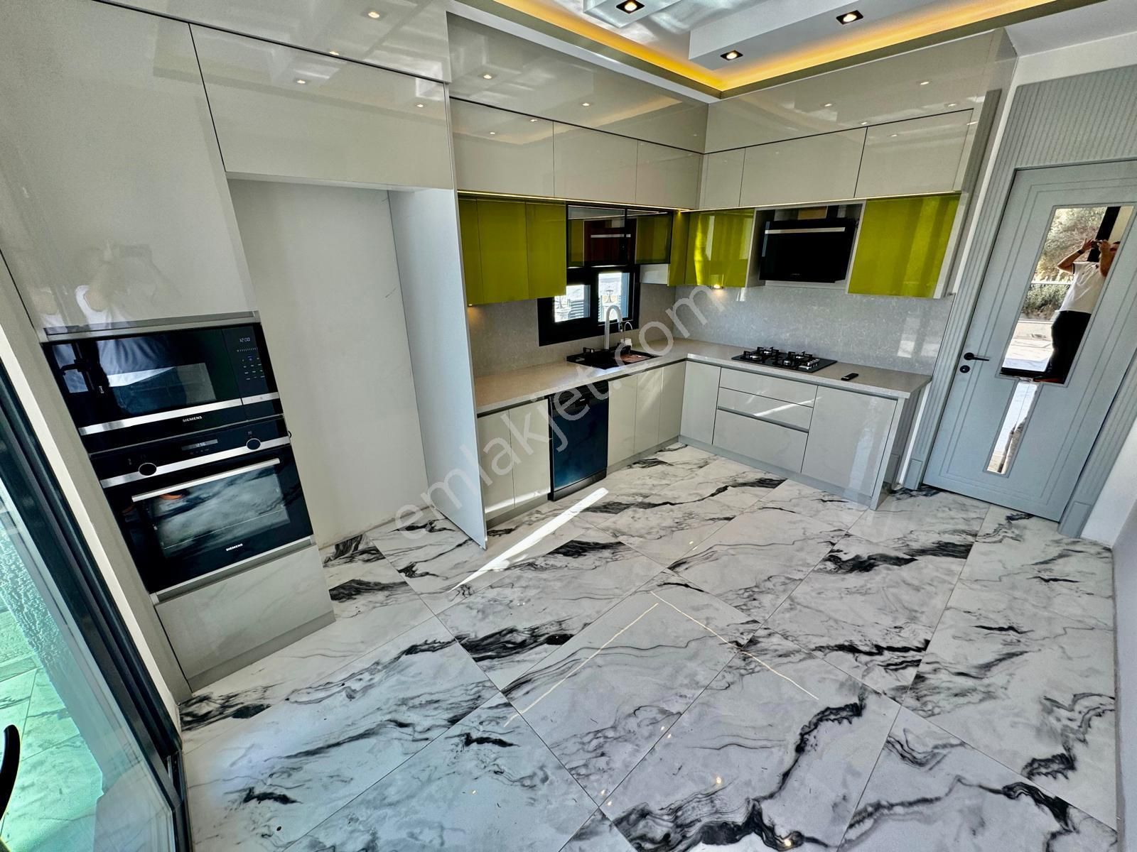 ✨akçay Ay Emlak'tan✨zeytinli'de Doğa İle İç İçe Geniş Bahçeli Satılık 5+1 Ultra Lüks Müstakil Villa - Görsel 3