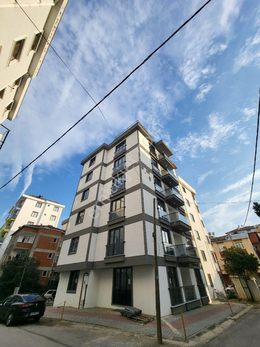 Koru Emlak'tan Satılık 3+1 Sıfır Daire Ebeveyn Banyolu Ara Kat