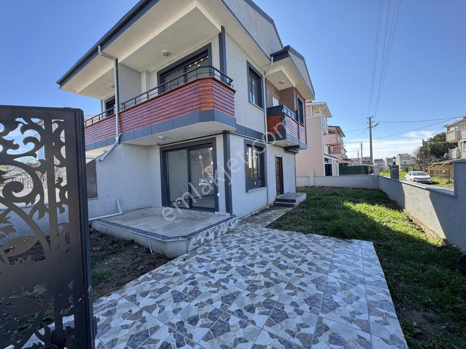 #mega Yapı# Kapalı Mutfak Köşebaşı Arsa İçinde İskanlı Villa