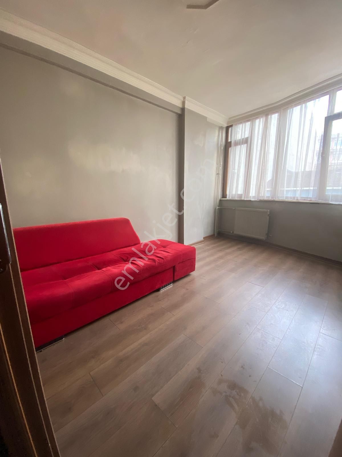 Gaziosmanpaşa Korallar İş Merkezinde /asansörlü/40m2/3. Kat Kiralık Ofis