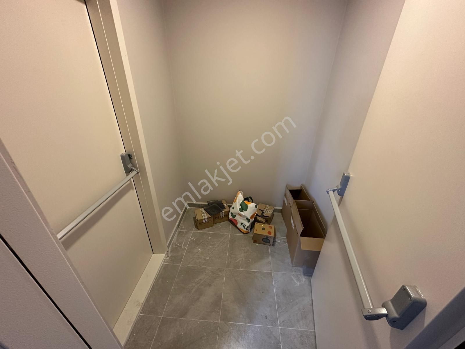 Ethem Efendi Caddesi Üzerinde 96m Net - Görsel 12