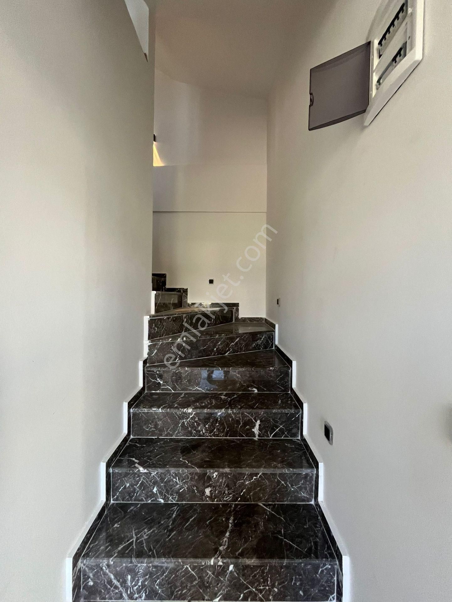 Didim Hisar Mah. 250 M2 Üzerinde Havuzlu Ve Bahçeli 3+1 Ayrı Mutfaklı Villamız Satılık - Görsel 25