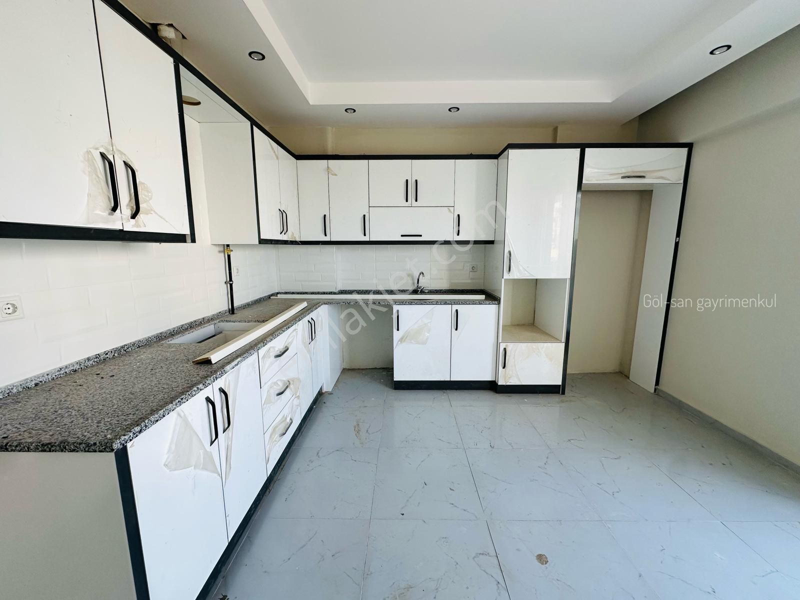 🏡 Göl-san Gayrimenkul’den 🏡 Yeşil Mah. 3+1 130 M2 Kiralık Daire