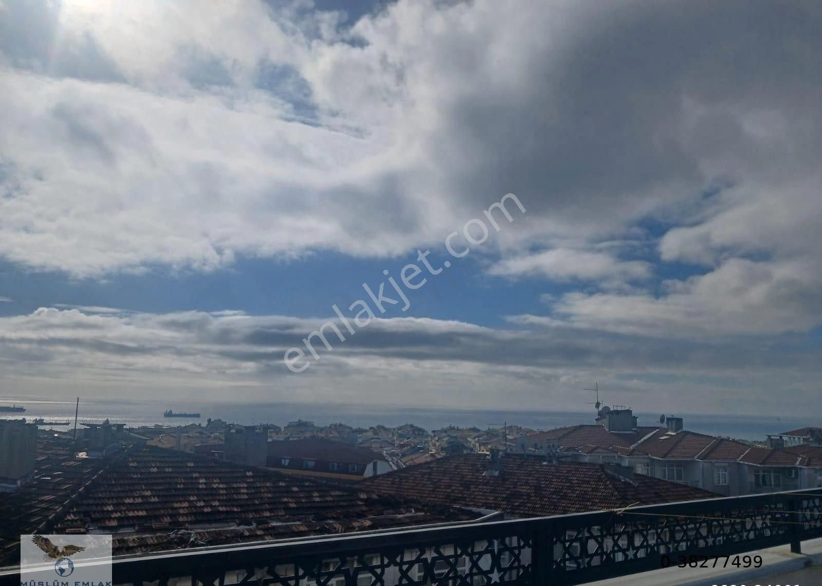 Müslüm Emlaktan Şükrübey Metrobüs Durağına Yürüme Mesafesinde Dublex