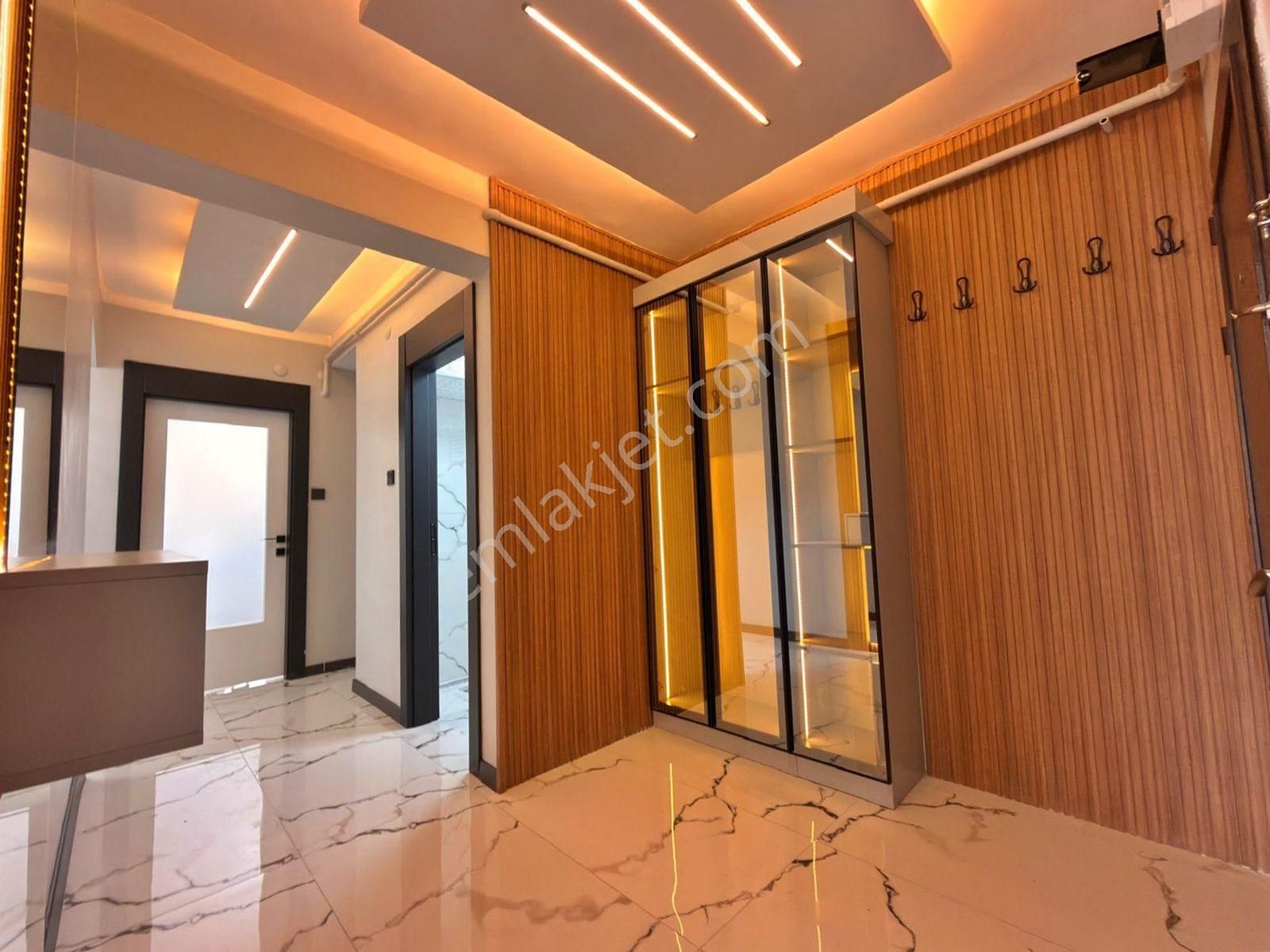 Çamlıtepe'de Baştan Sona Yenilenmiş Kızılay Yürüme Mesafesinde