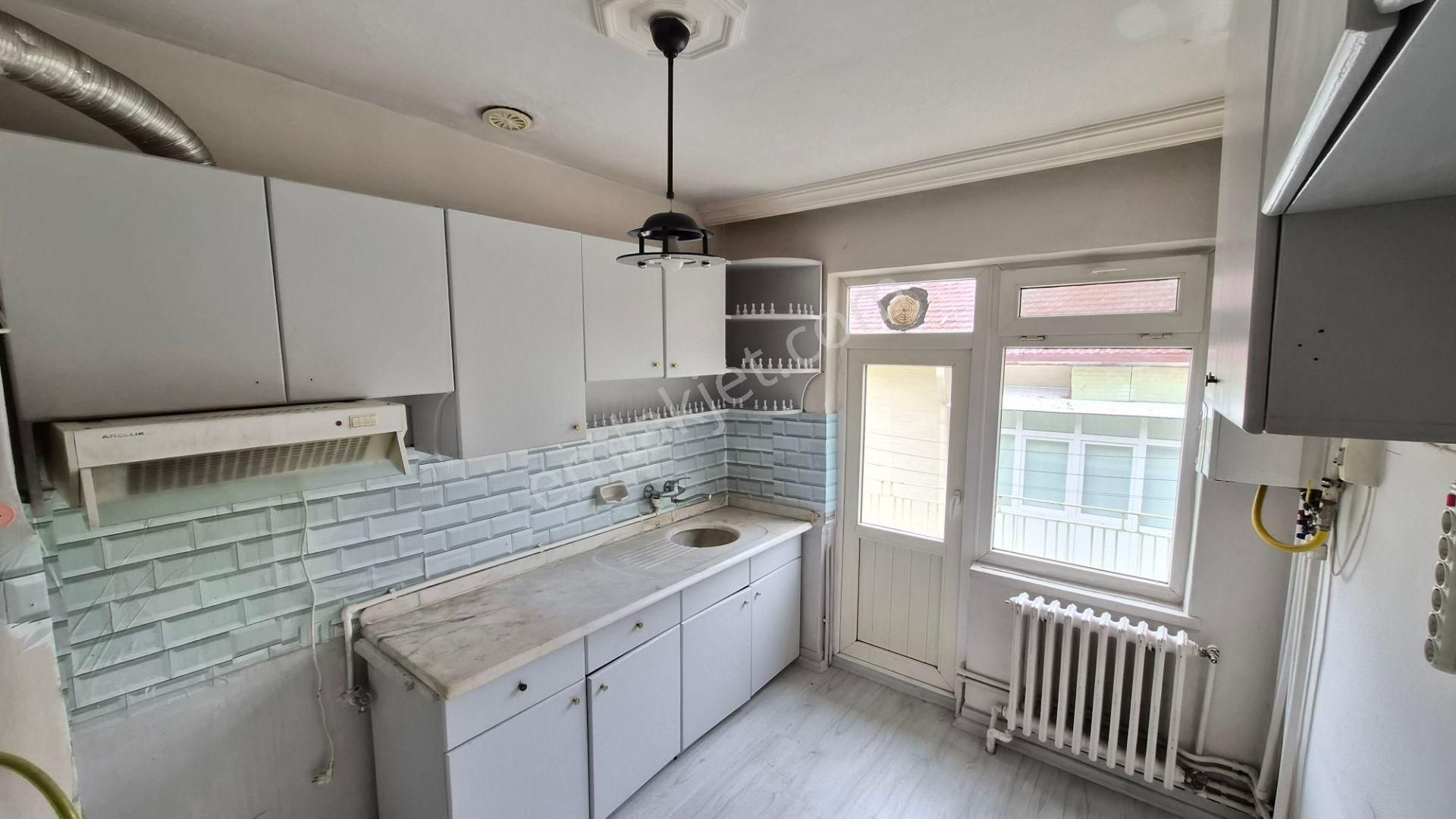 Kent Emlak'tan Abidin Paşada 3. Katta 3+1 Yapılı İskanlı Satılık Daire - Görsel 6