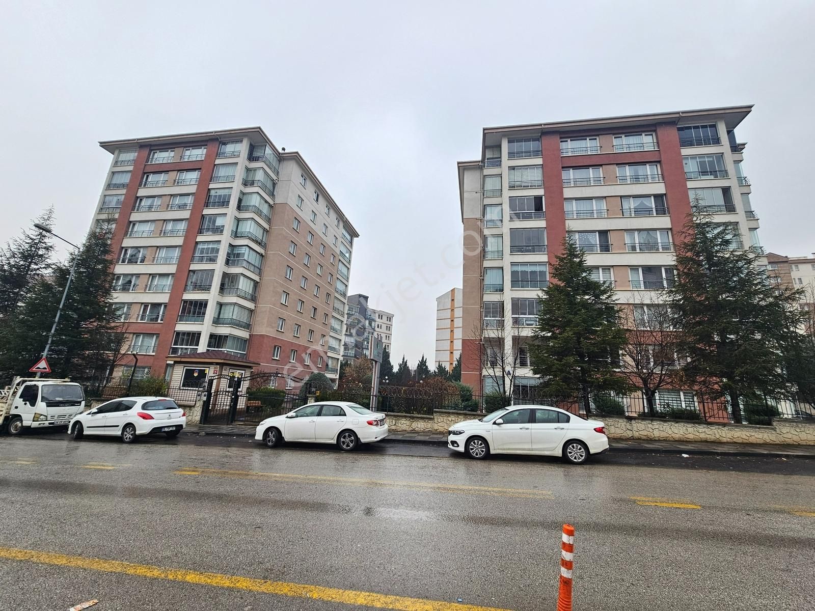 Kardelen Mah. Batı Sera Evleri Satılık 3+1