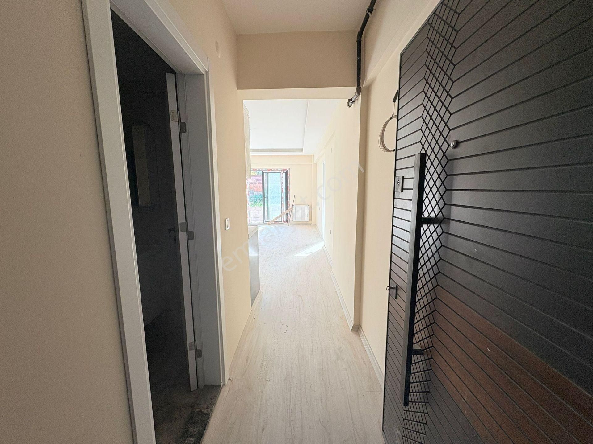 Seyrek Merkezi Konumda Bahçeli Satılık 1+1 Daire - Görsel 8