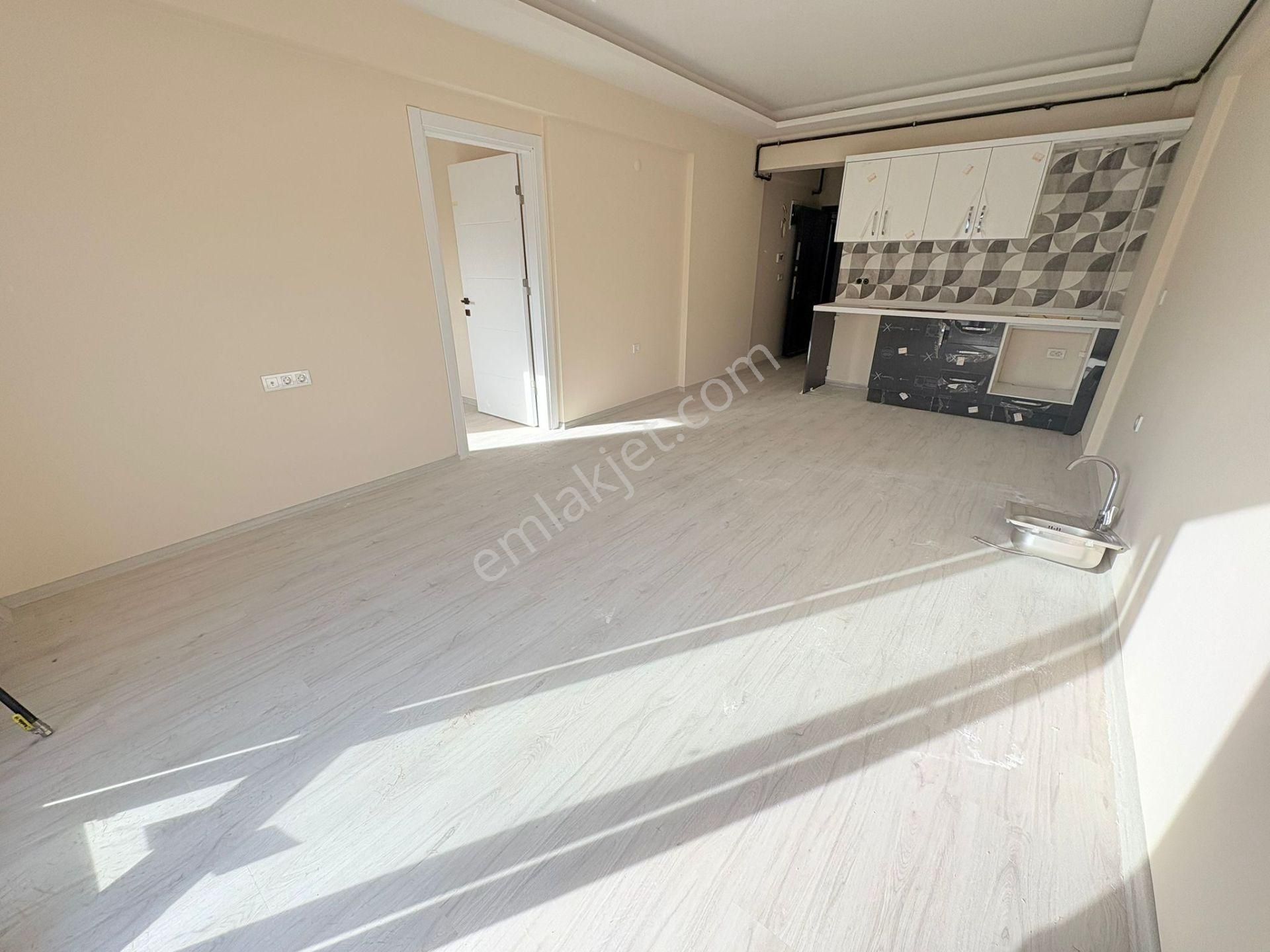 Seyrek Merkezi Konumda Bahçeli Satılık 1+1 Daire